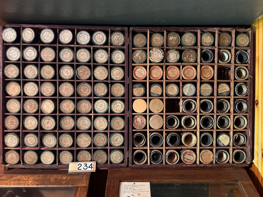 Over 100 cylinder records In a folding record. Case (1 of 3)