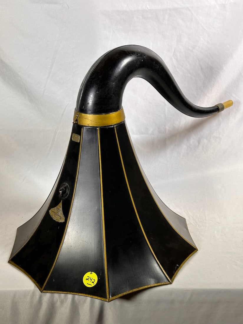Edison No. 10 Cygnet horn (1 of 2)