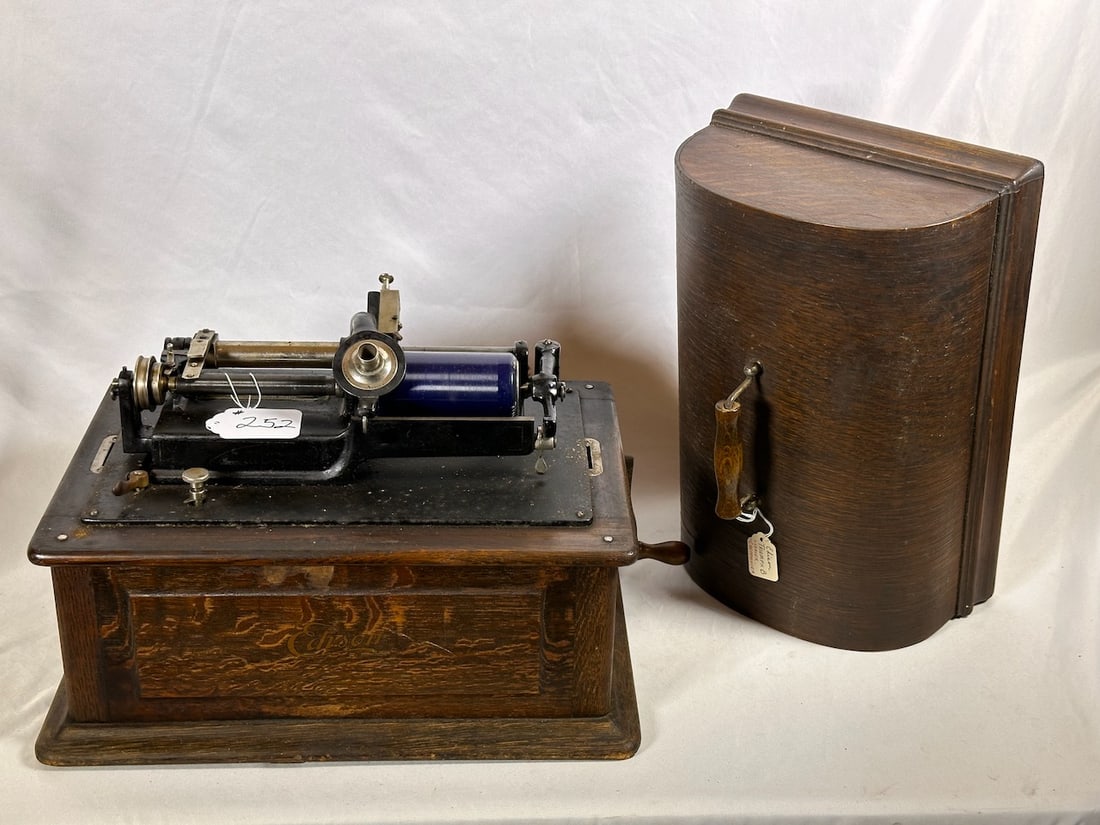 Edison Triumph Cylinder Phonograph (1 of 2)