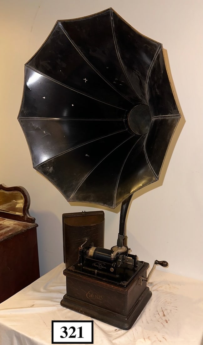 Edison Fireside Cylinder Phonograph (1 of 4)