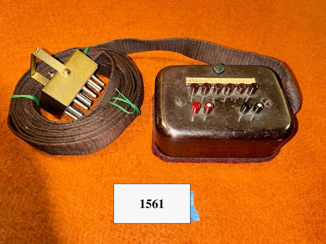 RAE Remote w/ Flat Cable (RCA Victor) (1 of 1)