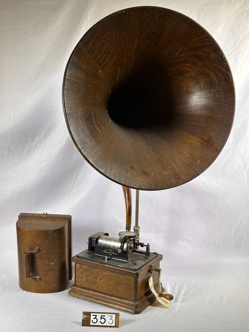 Edison Fireside Cylinder Phonograph with Oak horn (1 of 2)