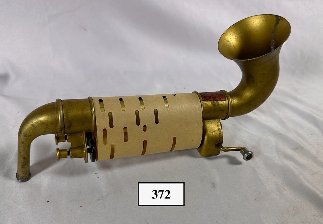 Play-a-sax: Includes one roll