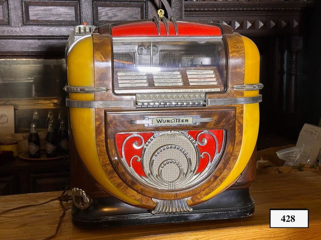 Wurlitzer Model 71 Countertop Juke Box: The countertop model was sometimes also used with a matching pedestal.. Plays 78 rpm records.