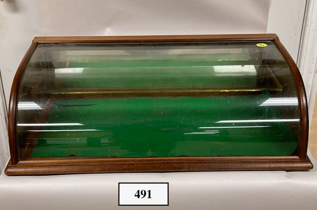 Very good Curved glass counter top display case (1 of 1)