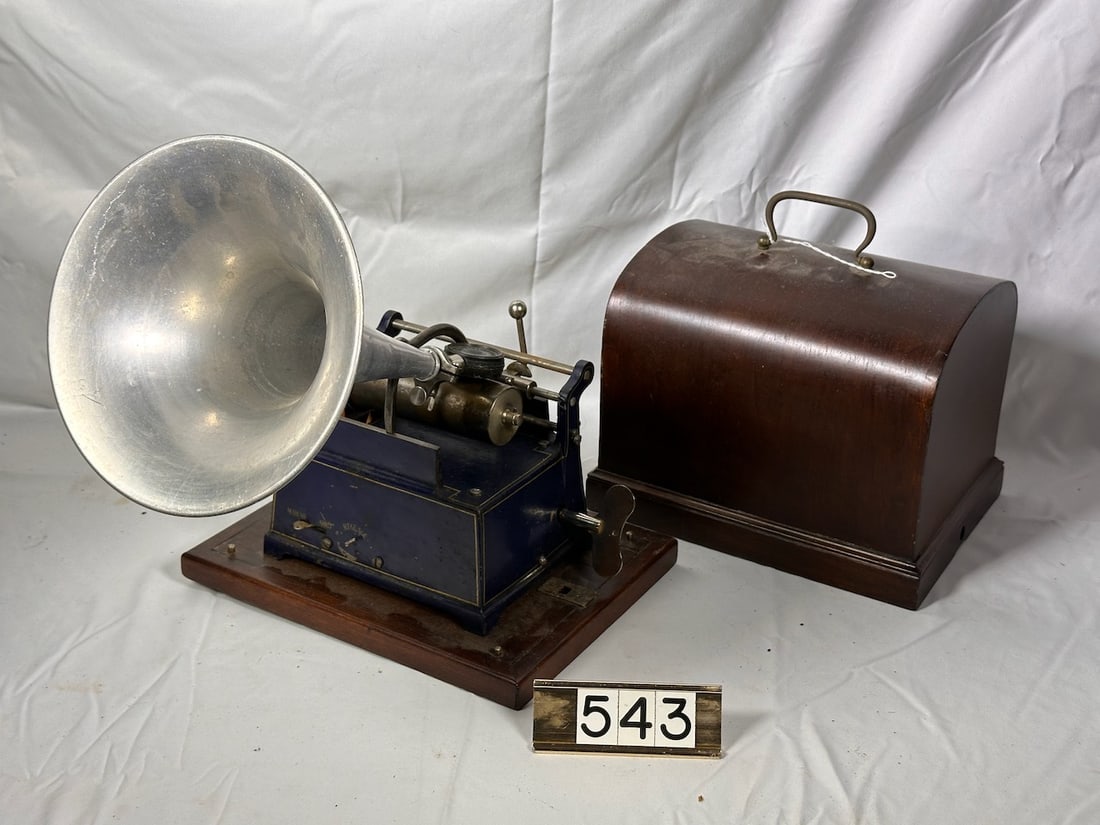 Pathe' Cylinder Phonograph (1 of 5)