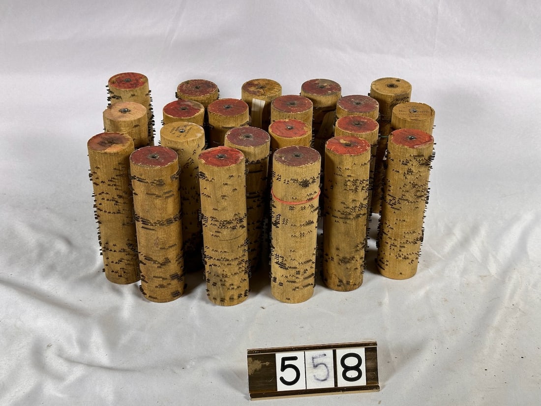 21 Wood Roller Organ Cobs: One lot