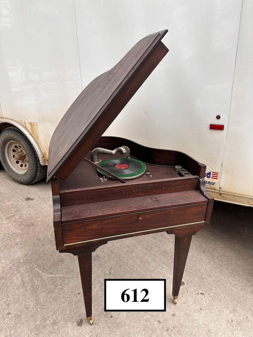 Phon-o-grand Piano Shape Phonograph (1 of 4)