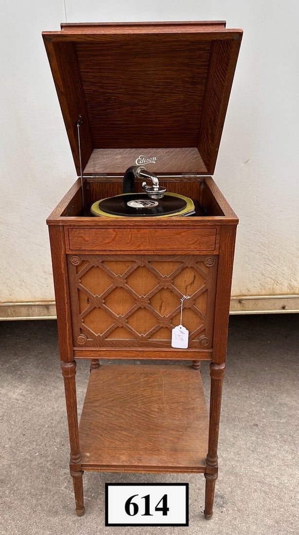 Edison A-100 Diamond Disc Phonograph (1 of 3)