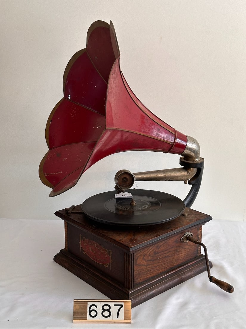 Standard Model A Disc Phonograph (1 of 3)