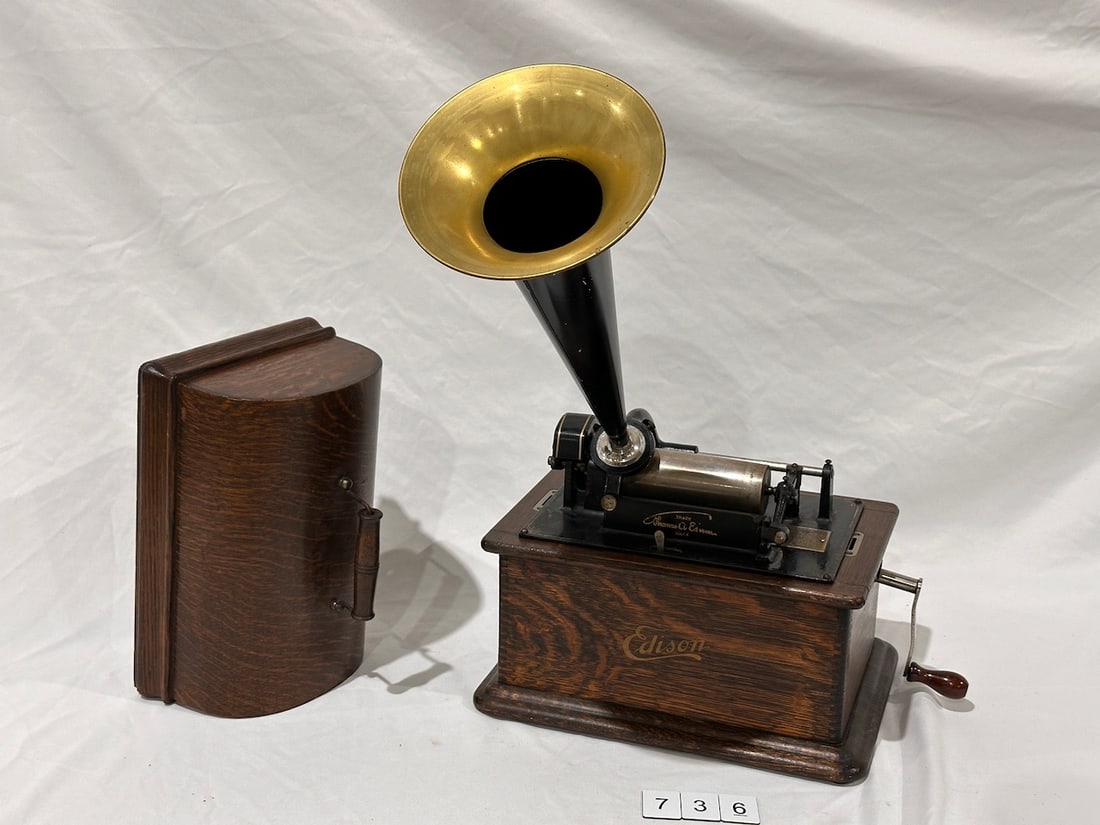 Edison Standard Cylinder Phonograph (1 of 3)
