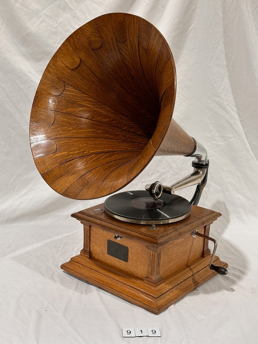 Victor III Disc Phonograph (1 of 6)