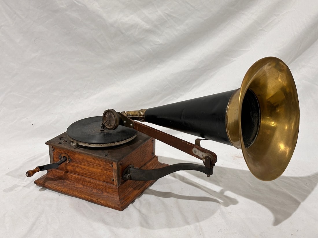 Victor R Front Mount Disc Phonograph (1 of 5)