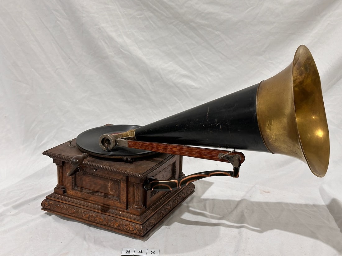 Victor MS Front Mount Disc Phonograph (1 of 6)