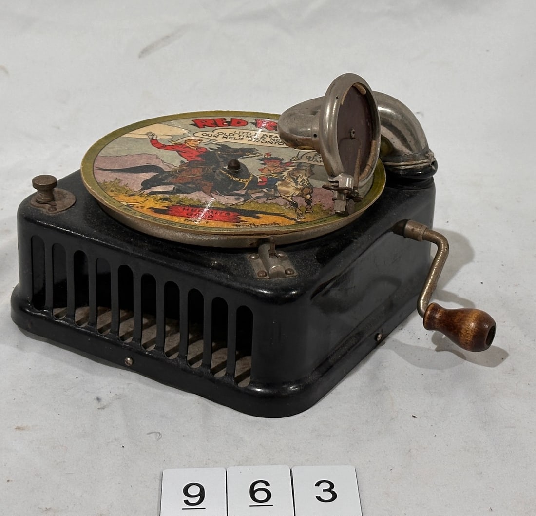 Fremont Disc Child's Disc Phonograph (1 of 3)