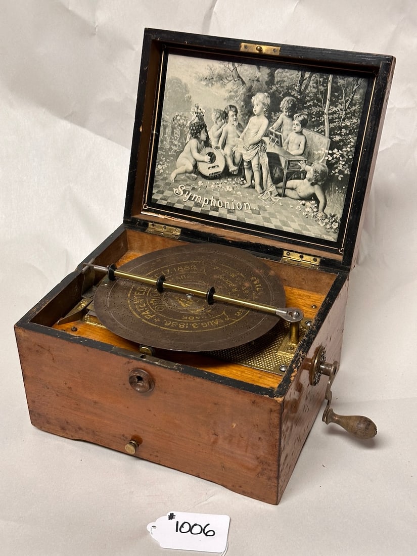 Symphonion 7-1/2" Disc Music Box: 10 Disc, one broken tooth