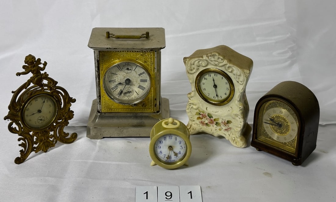 5 Novelty and Dresser Clocks (1 of 6)
