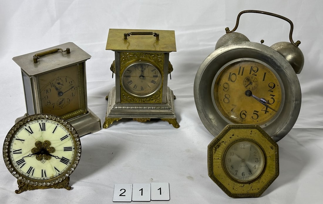 5 Novelty and Dresser Clocks (1 of 2)