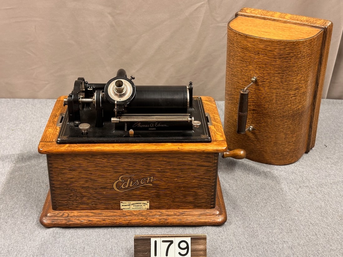 Edison Standard Cylinder Phonograph (1 of 4)