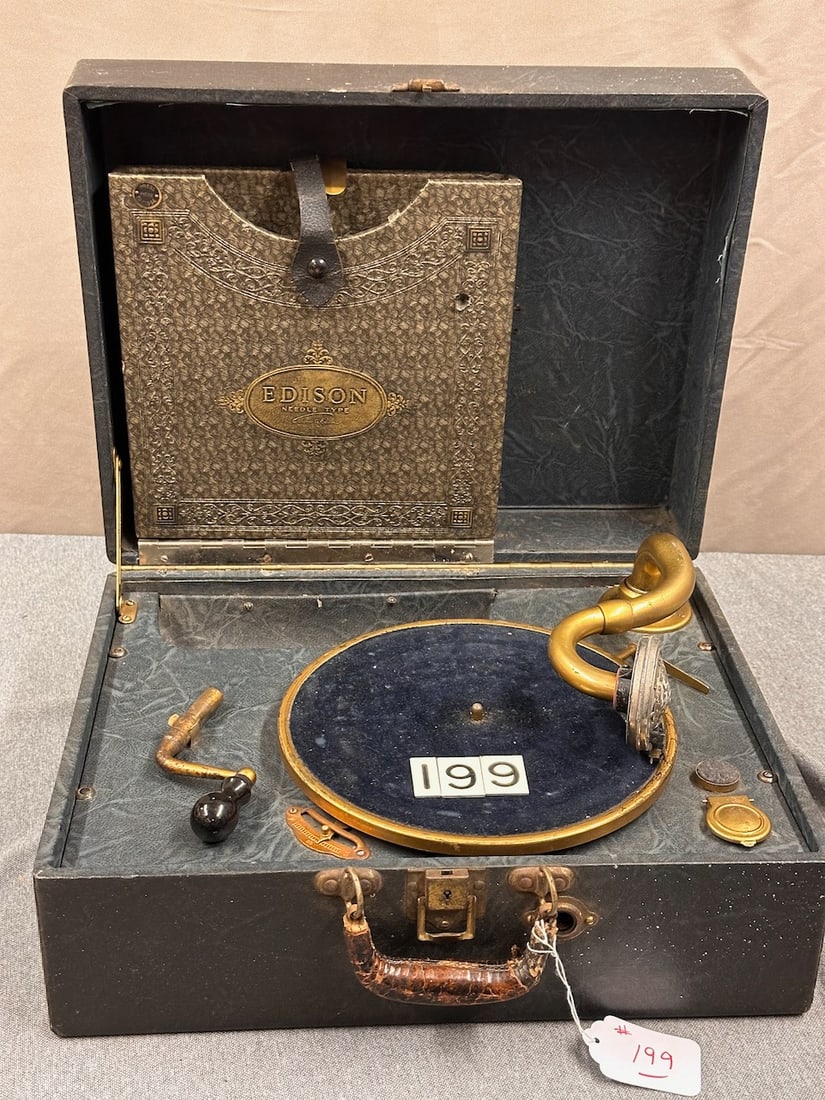 Edison Portable Suitcase Phonograph (1 of 2)