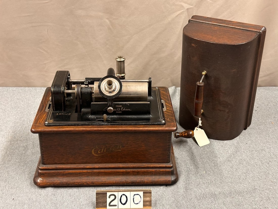 Edison Standard Cylinder Phonograph (1 of 2)