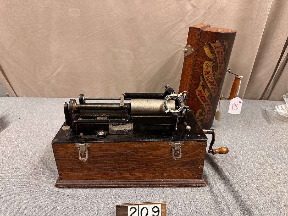 Edison Home Banner Phonograph (1 of 3)