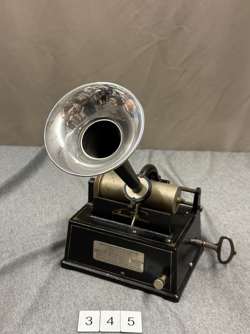 Edison Black "Drip Pan" Cylinder Phonograph (1 of 3)