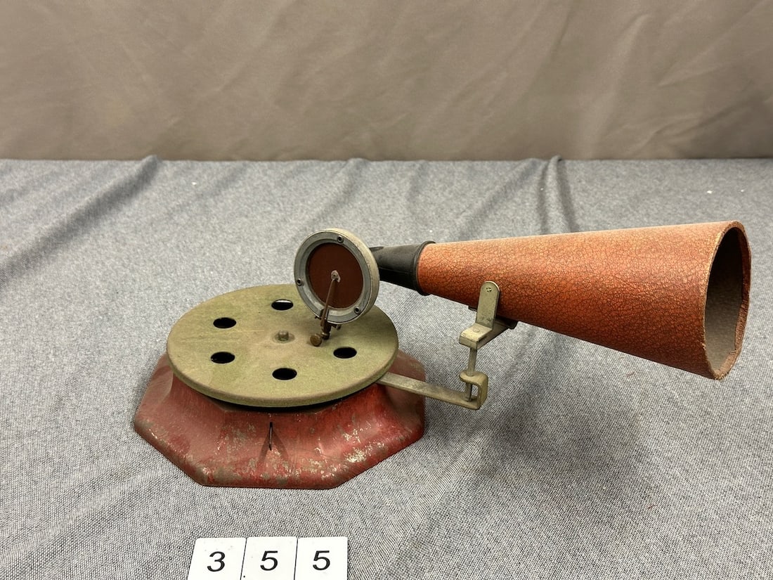 Polygon Base Child's Phonograph (1 of 1)