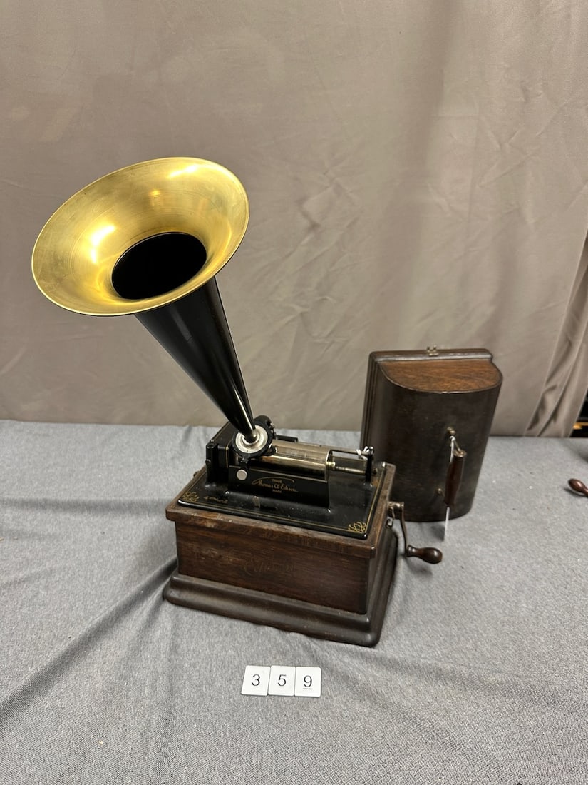 Edison Fireside Cylinder Phonograph (1 of 3)