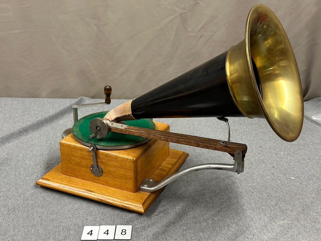 Berliner Japanese Disc Phonograph (1 of 3)