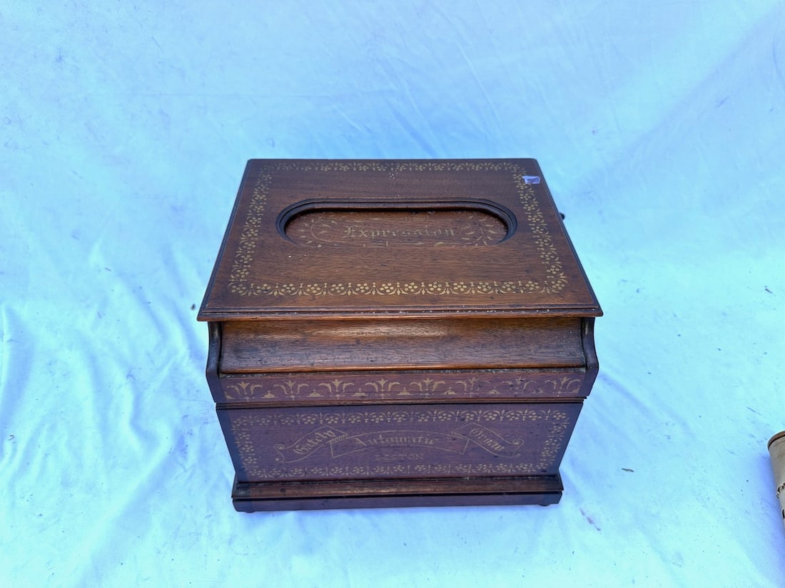 Gately Roller Paper Roll Organ (1 of 5)