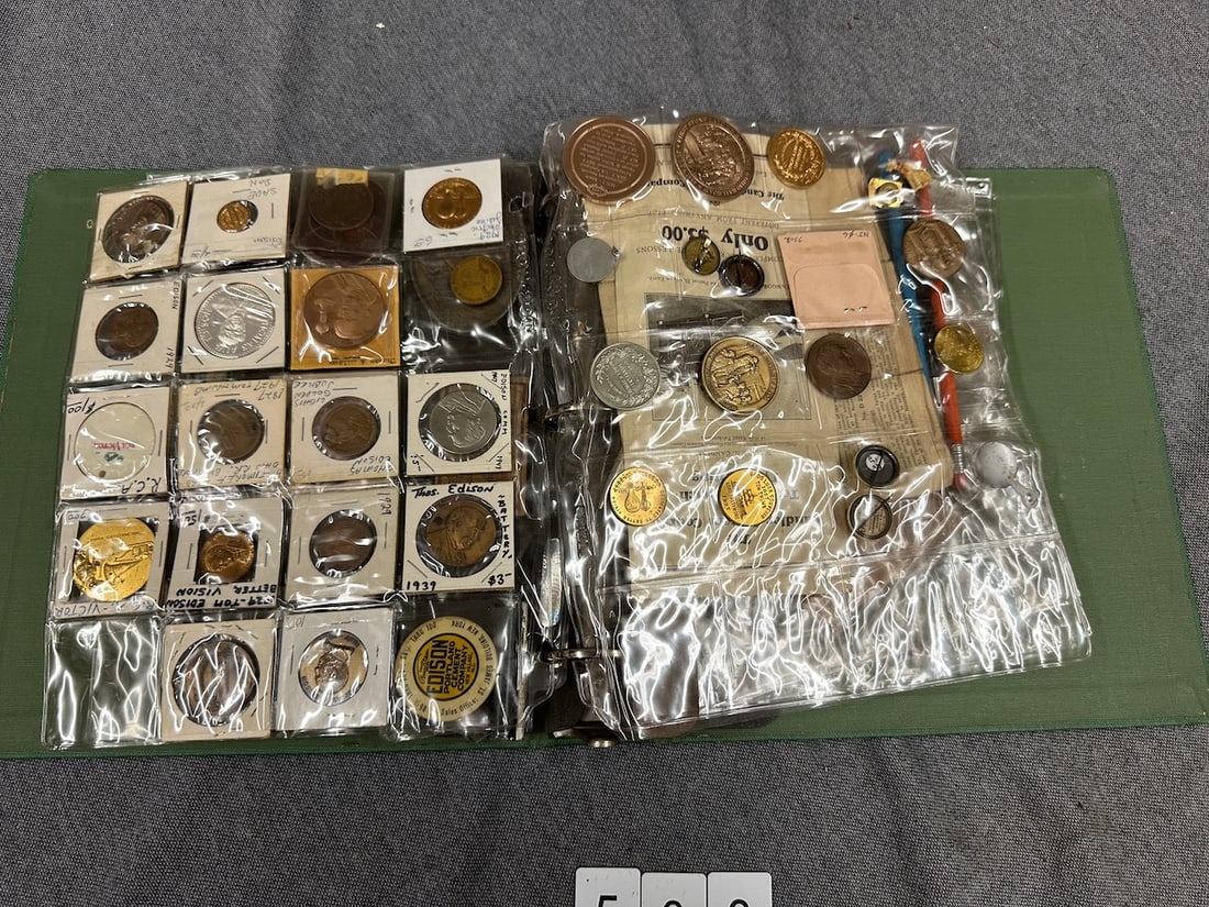 Edison Memorabilia: Medals, pins, belt buckle, a good lot