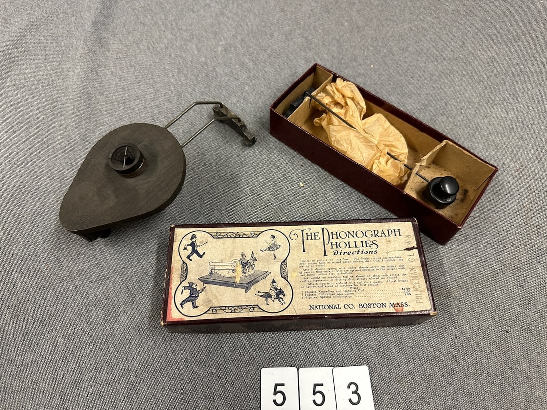 Phonograph Toy and box (1 of 1)