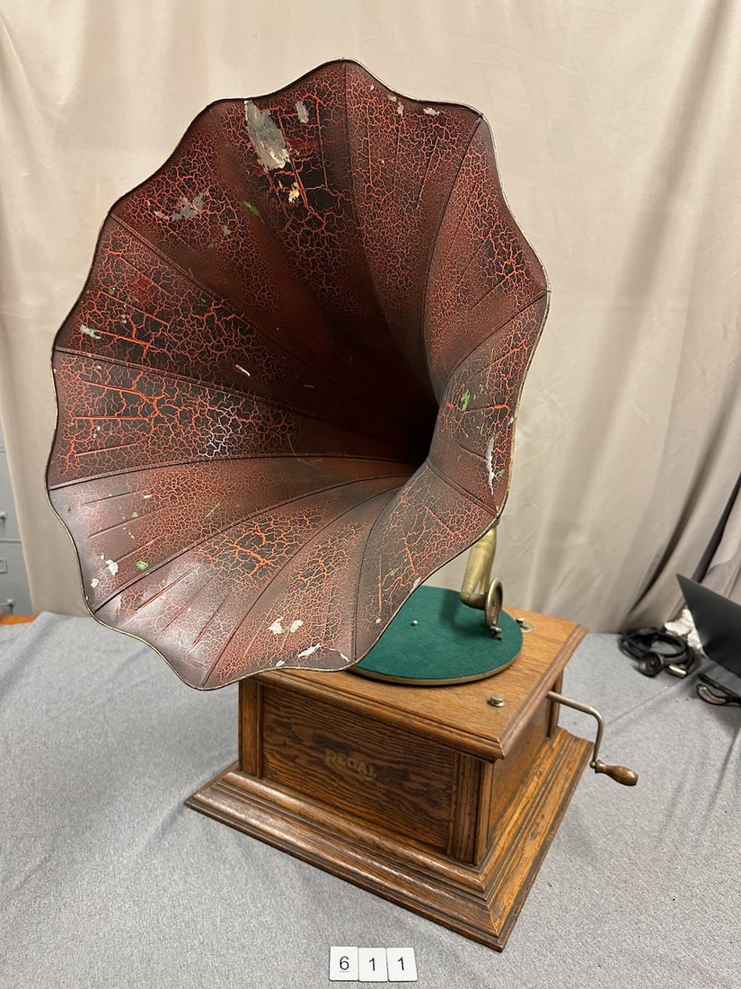Regal Disc Phonograph: Regal reproducer and crank. Large rear mount red panel horn with slide in elbow. Oak machine