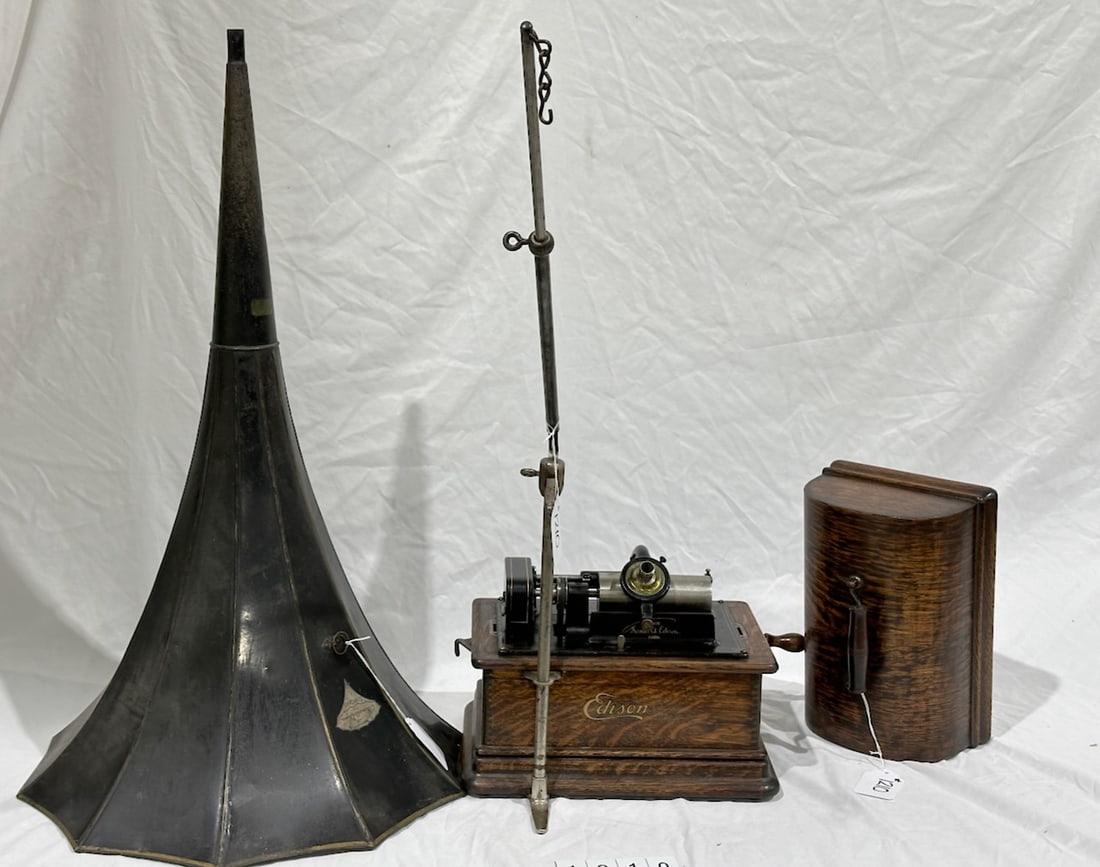Edison Standard Cylinder Phonograph (1 of 3)