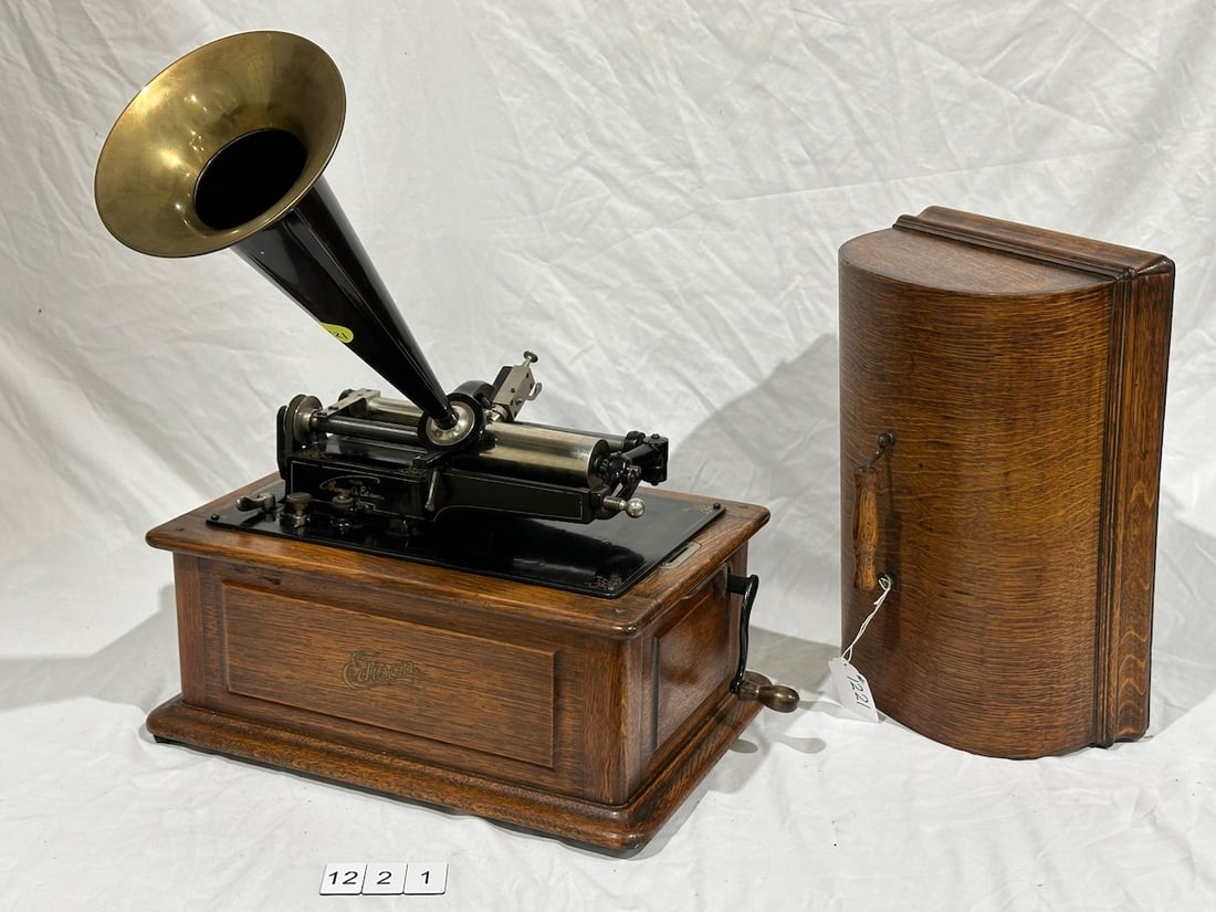Edison triumph cylinder Phonograph (1 of 3)