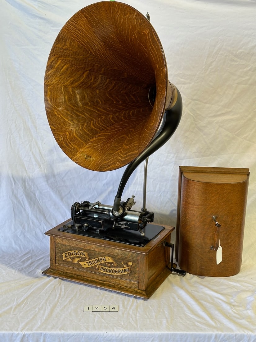 Edison Triumph Cylinder Phonograph (1 of 4)
