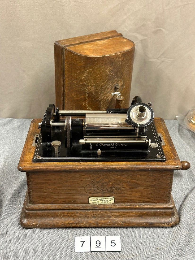 Edison Standard Phonograph (1 of 3)