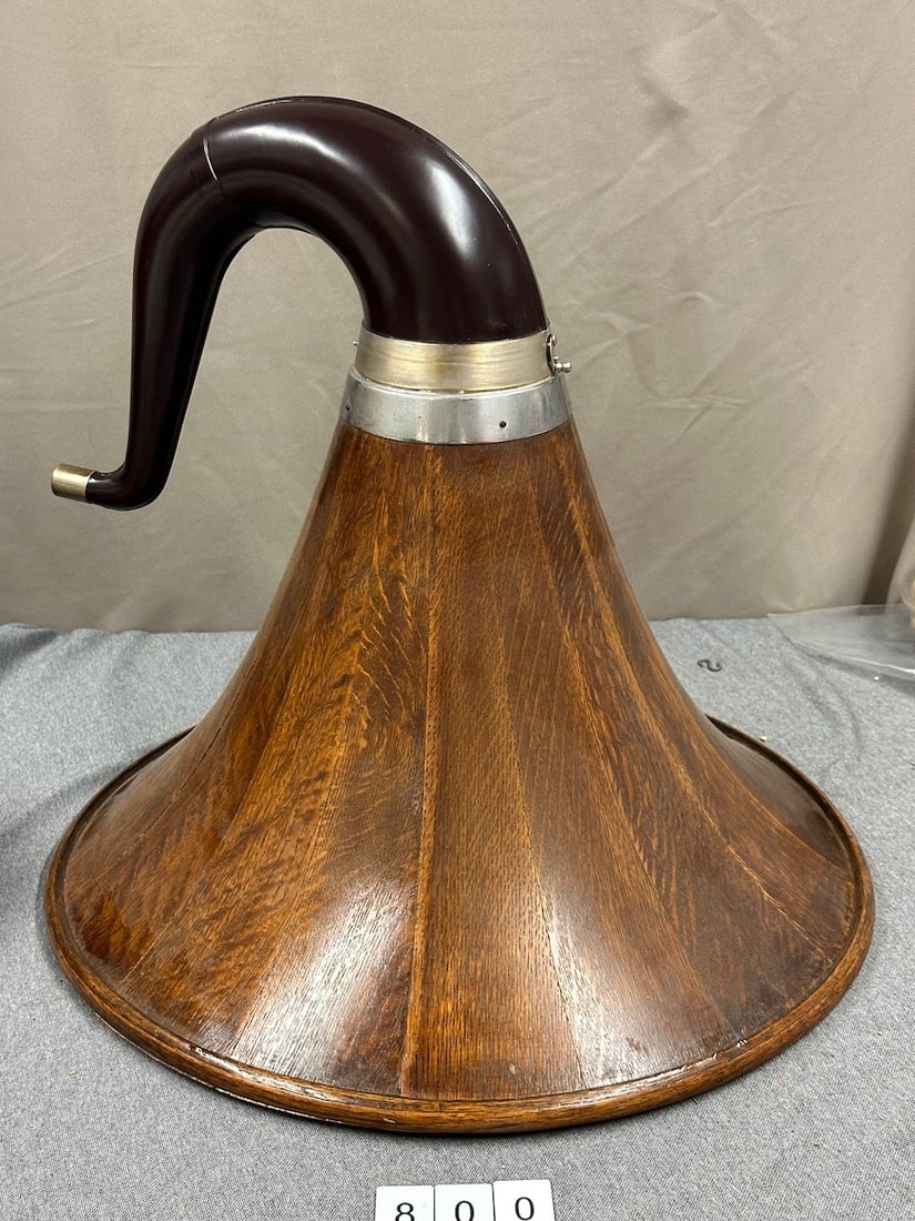 Music Master Oak Wooden Cygnet Horn (1 of 2)