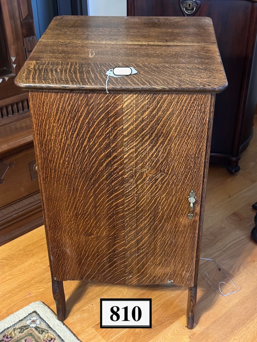 Oak Single Door Record Cabinet (1 of 2)