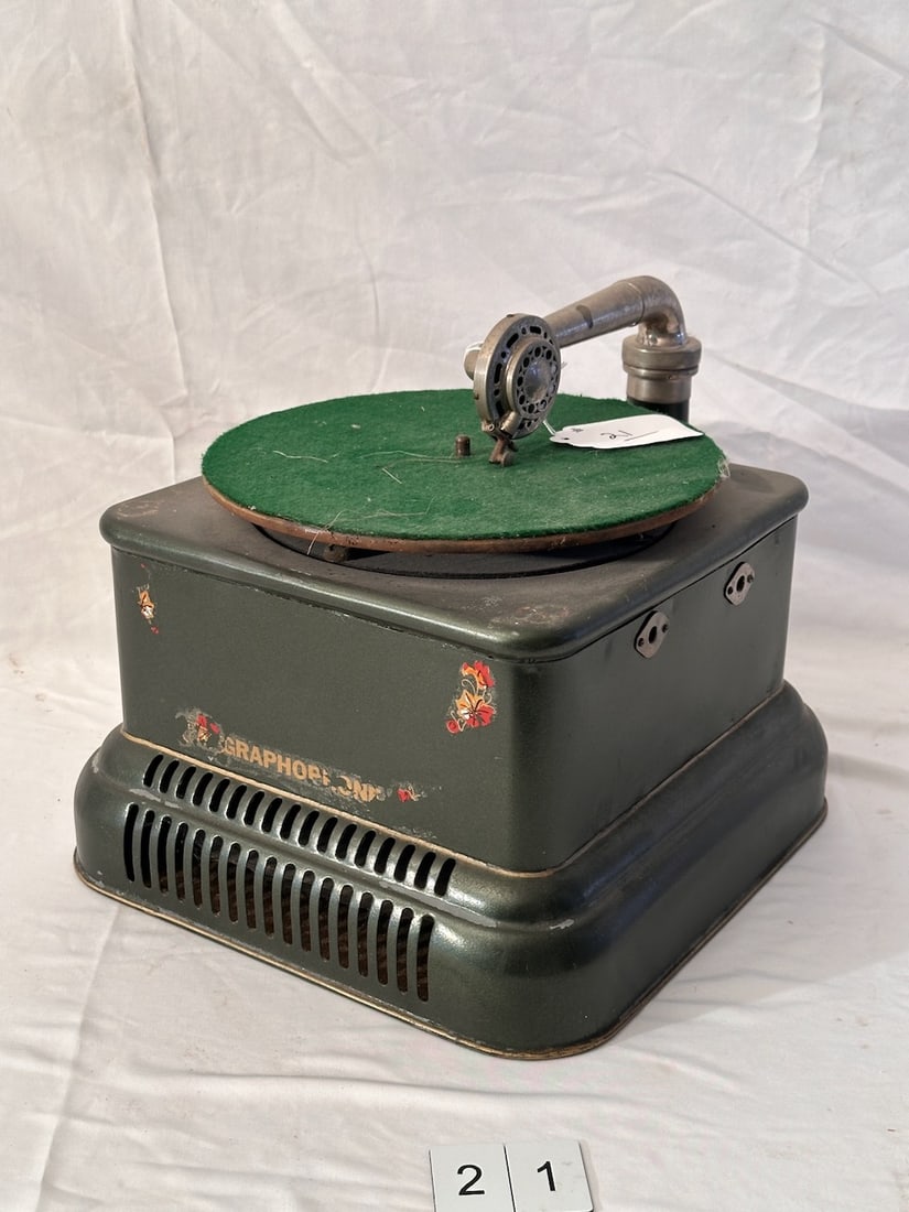 Columbia-Europa Disc Phonograph (1 of 3)