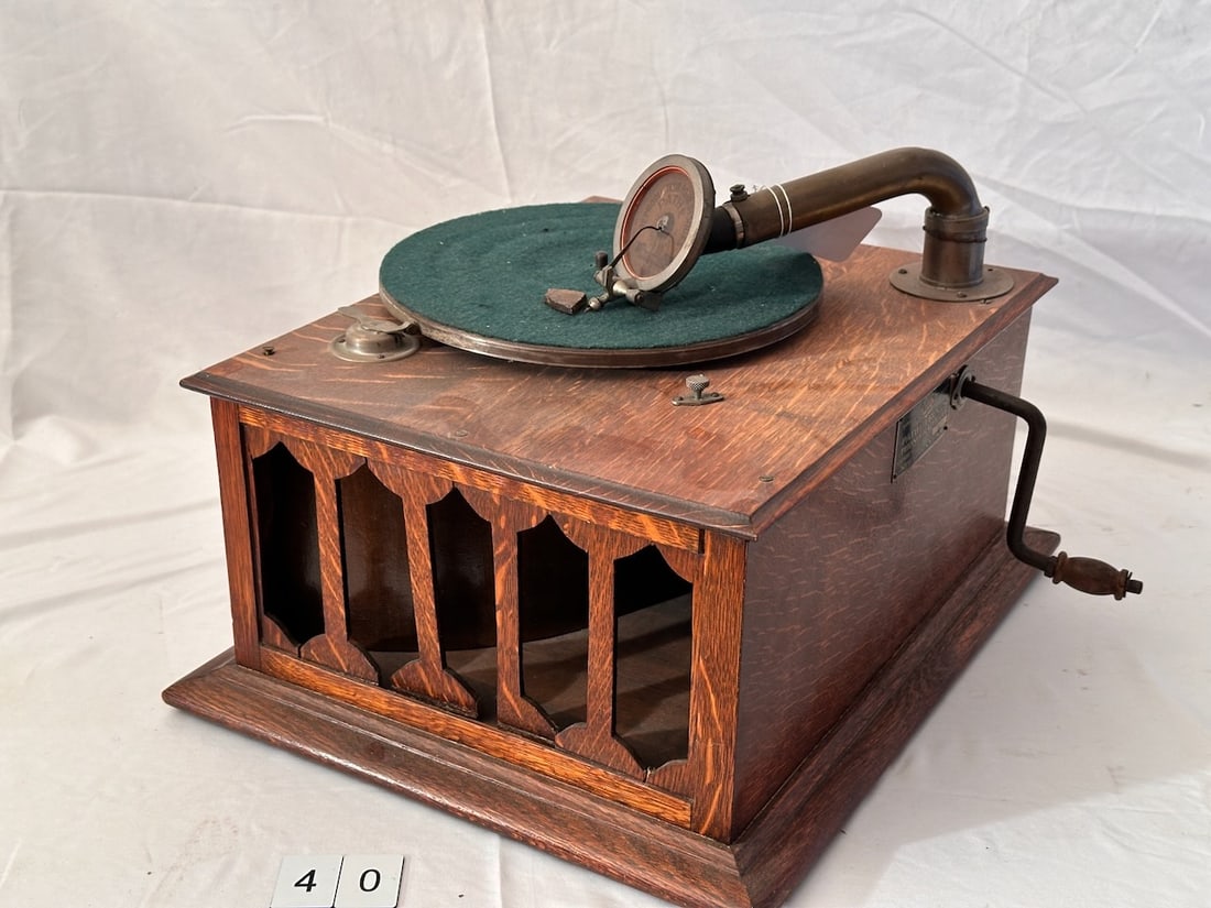 Pathe Table Model Disc Phonograph (1 of 4)