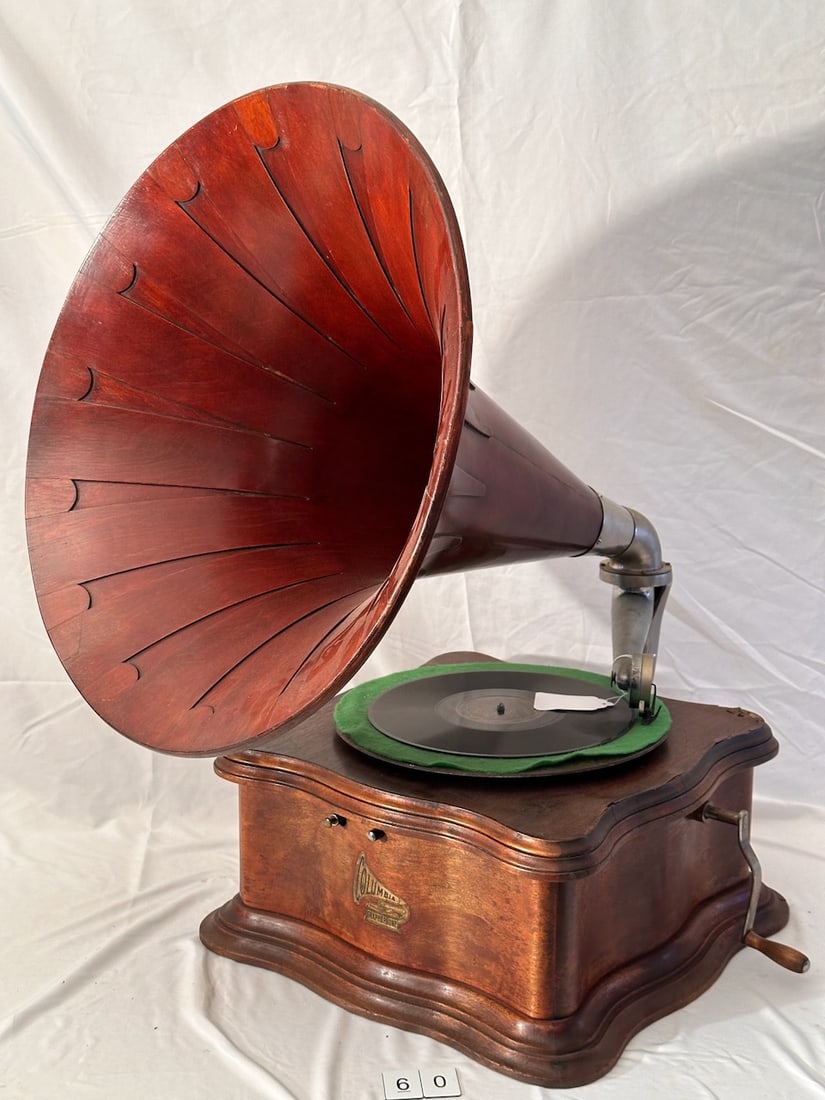Columbia BY Disc Phonograph (1 of 5)