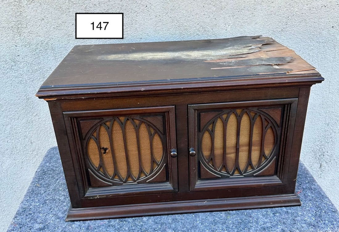 Radiola IV Model AR 880 Table Top Radio (1 of 6)