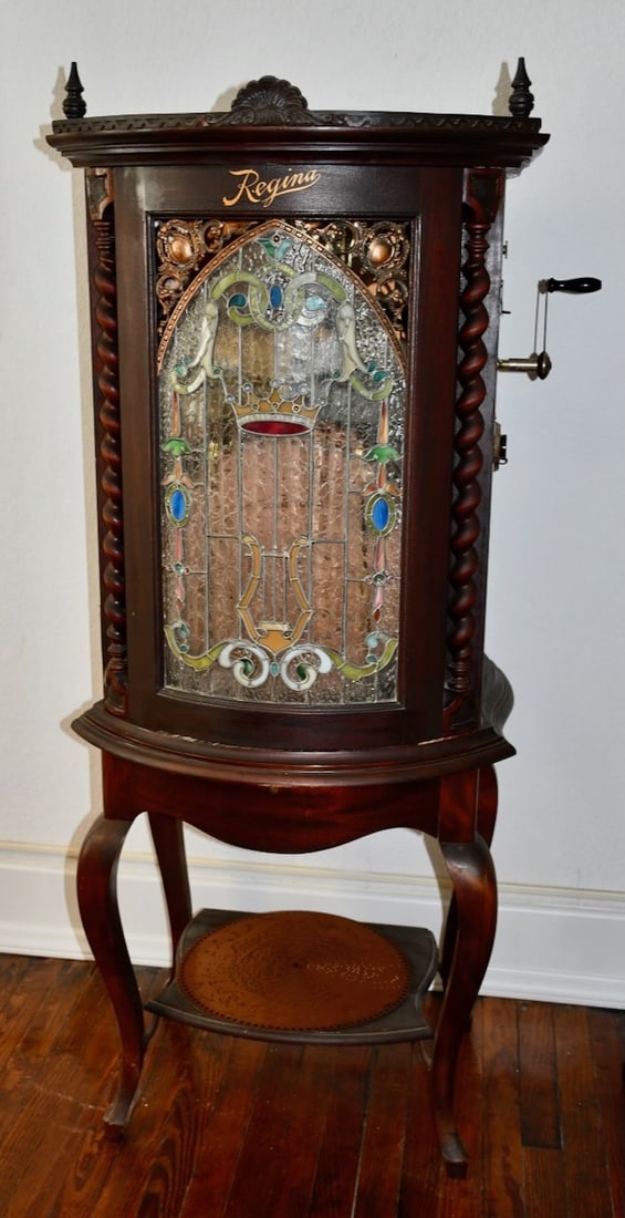 Regina Automatic Changer Disc Music Box (1 of 3)