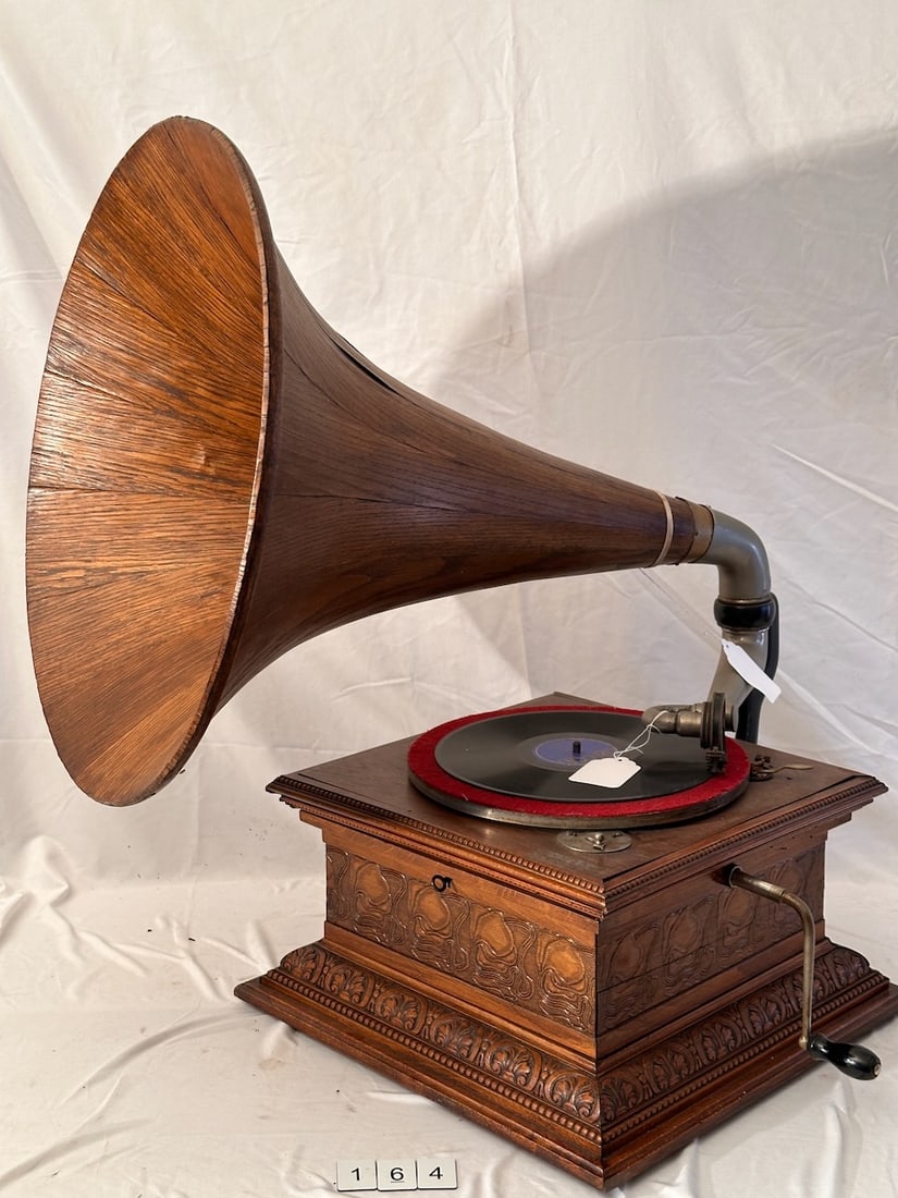 European Disc Phonograph (1 of 4)