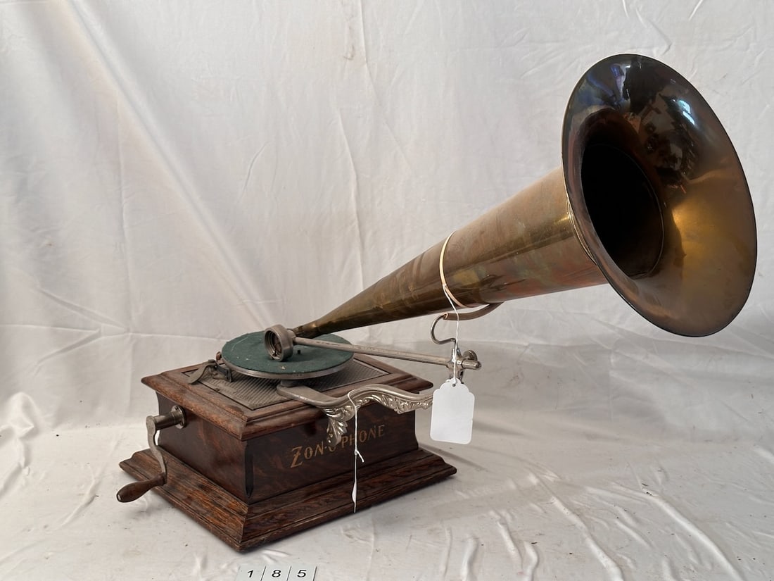 Zon-o-phone "Front-Mount" disc Phonograph (1 of 4)