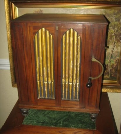 Excellent Table Model Barrel organ (1 of 5)