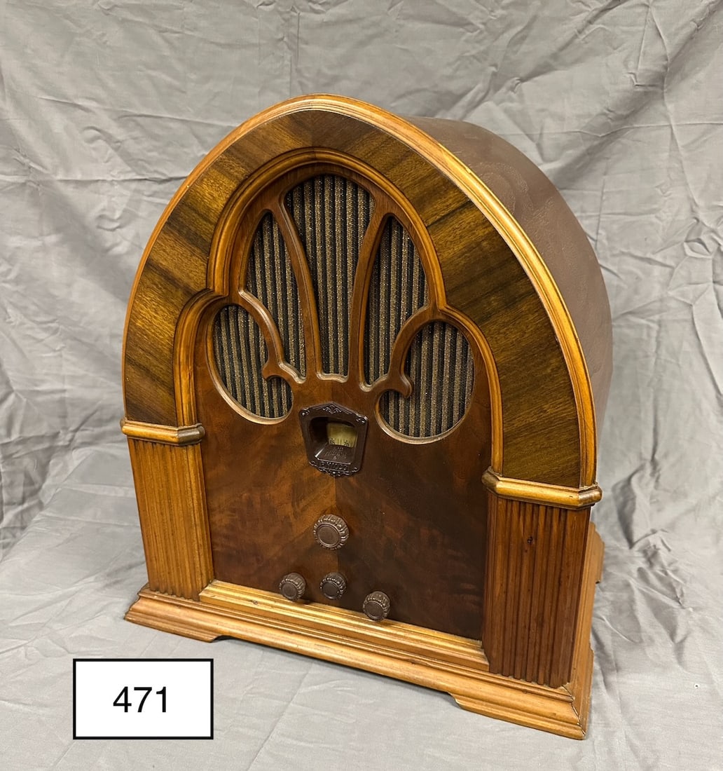 Philco Model 90 Cathedral Radio: Philco 90 Superheterodyne, untested