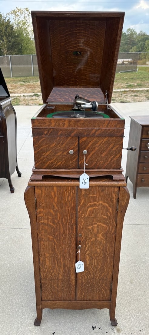 Victor VV-IX  Disc Phonograph with Matching Cabinet (1 of 5)